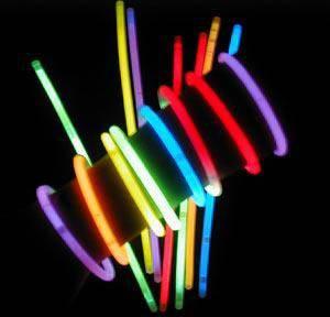 HOWAF Braccialetti Luminosi, Starlight Fluorescenti,108 Giocattoli Luminosi  Glowsticks con Connettori per Creare Collana Bagliore, Palle di Fiori